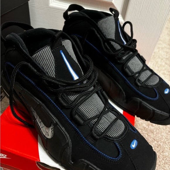 Nike - Picture 3 of 5